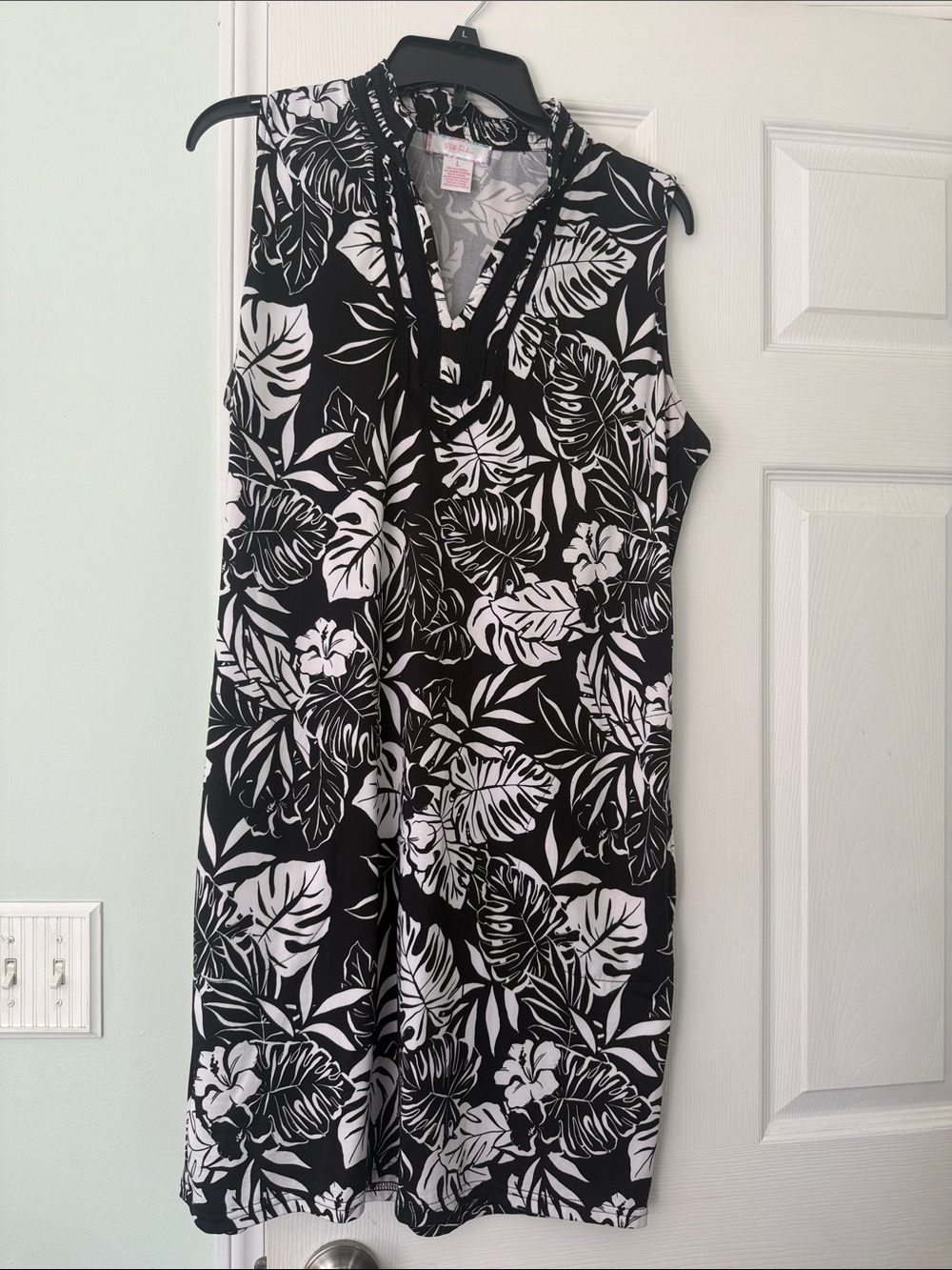 Black & White Tropical Print Sleeveless Mini Dress